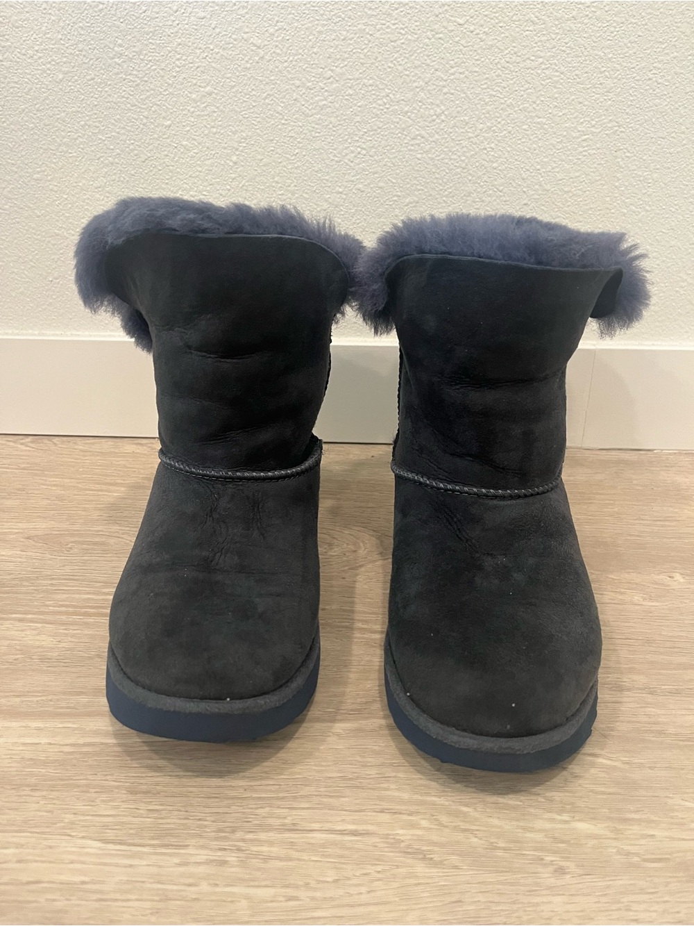 UGG Classic Cuff Short Boots Dark Blue / Navy Suede Shearling